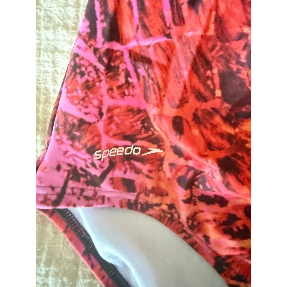 Speedo make splash
